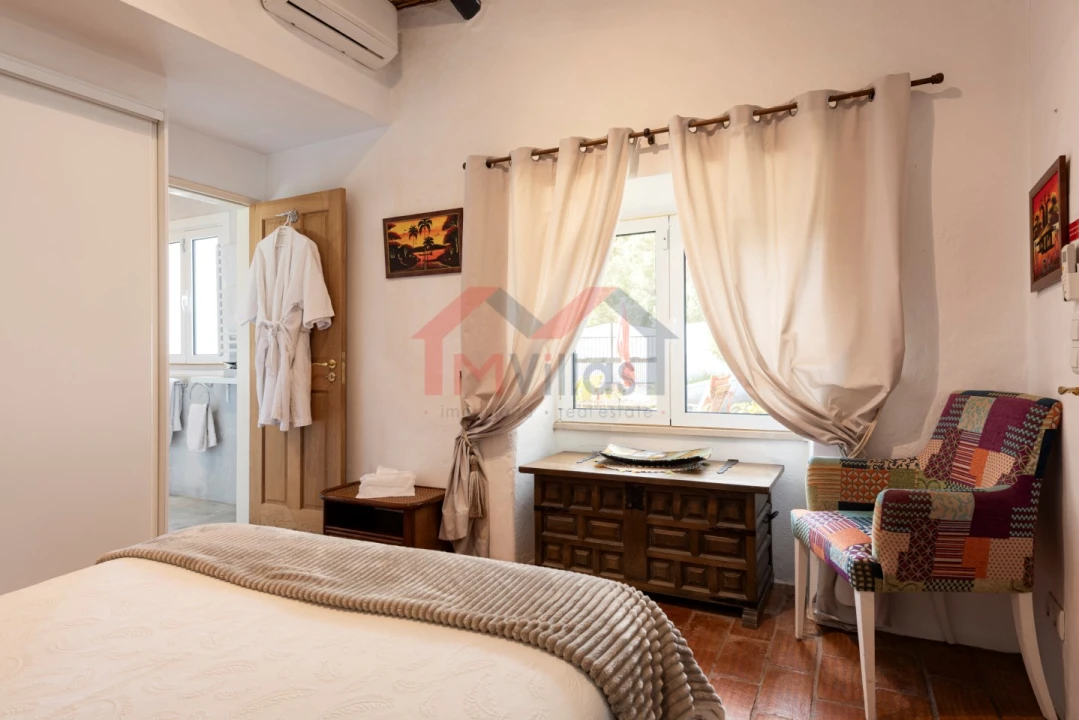 Moradia T4 para Venda em Salir Foto 18