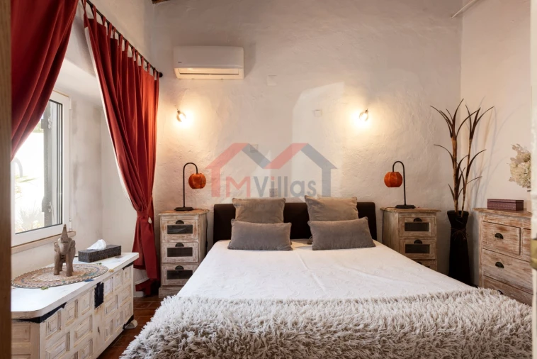 Moradia T4 para Venda em Salir Foto 11