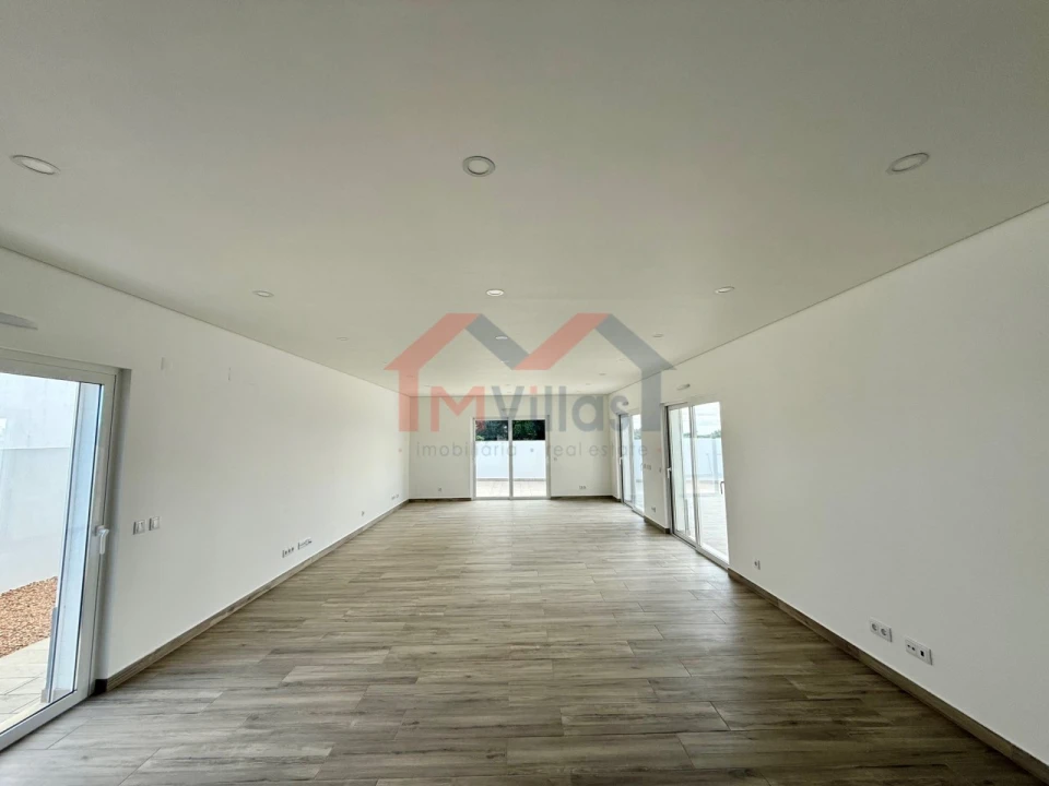 Moradia T4 para Venda em Altura Foto 3