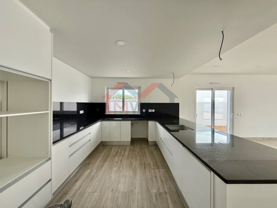 Moradia T4 para Venda em Altura Foto 6