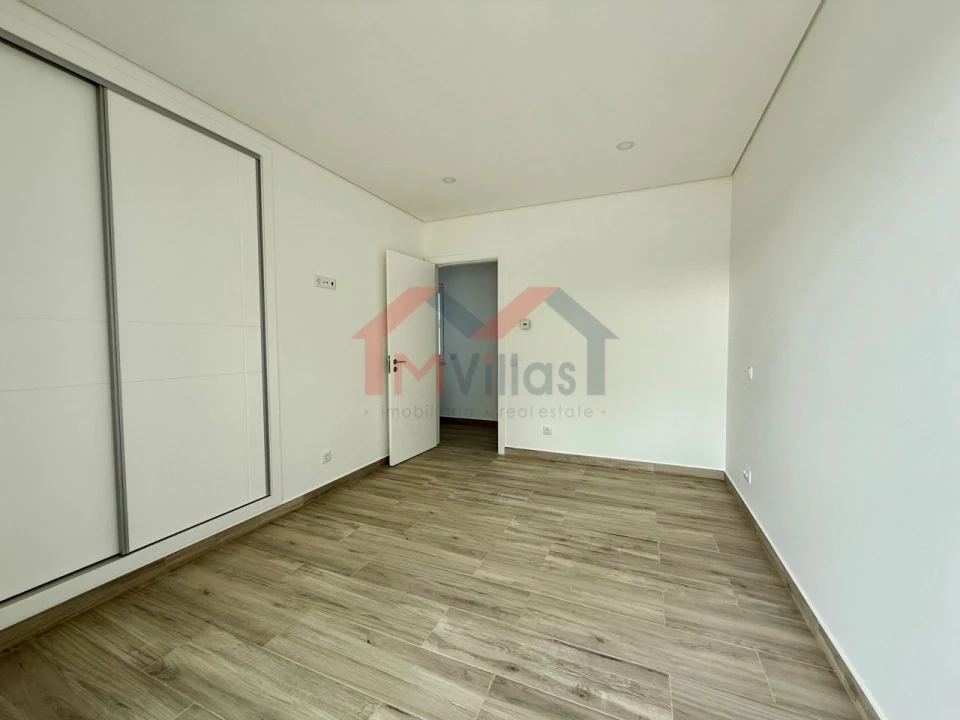 Moradia T4 para Venda em Altura Foto 10