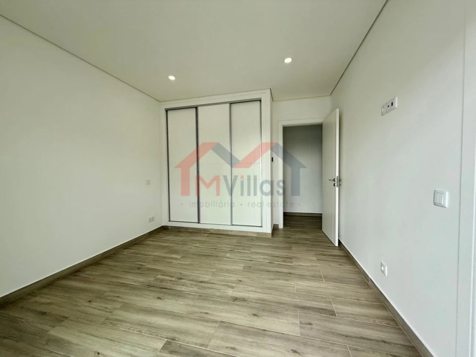 Moradia T4 para Venda em Altura Foto 13