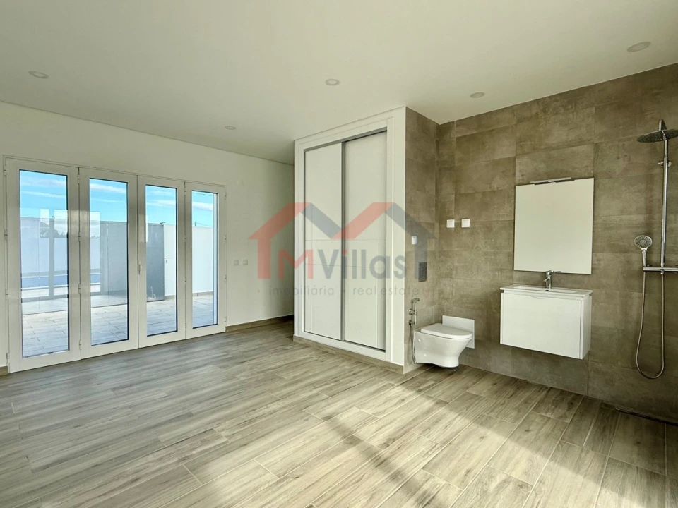 Moradia T4 para Venda em Altura Foto 16