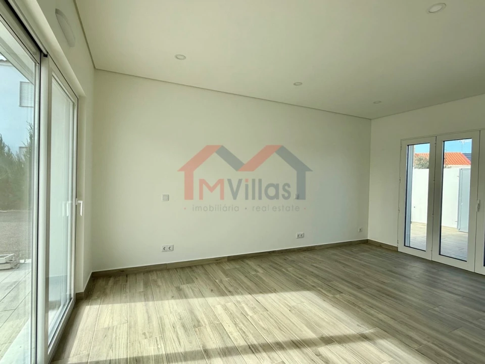 Moradia T4 para Venda em Altura Foto 17