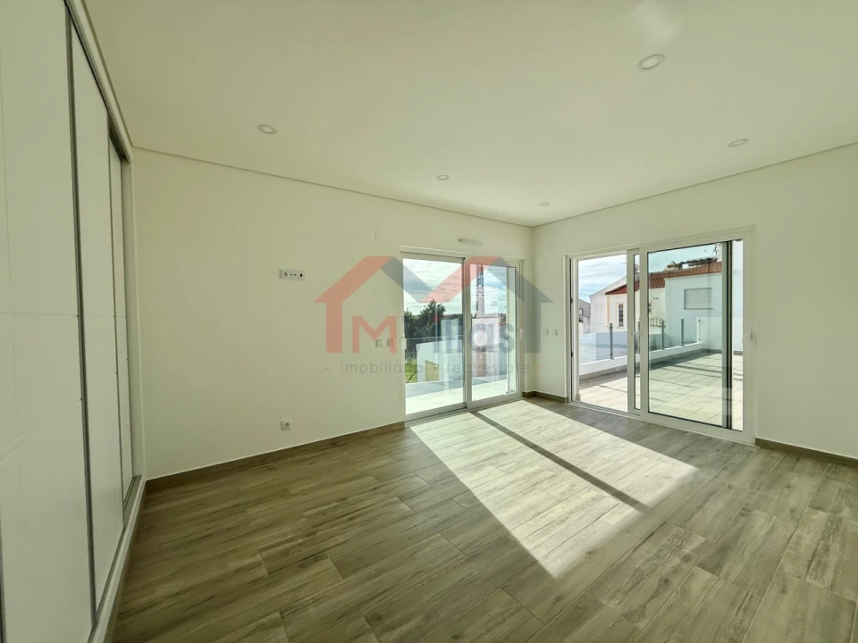 Moradia T4 para Venda em Altura Foto 23