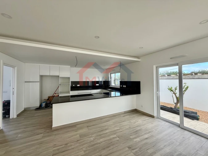 Moradia T4 para Venda em Altura Foto 4