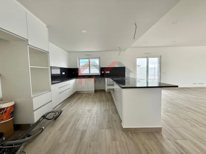 Moradia T4 para Venda em Altura Foto 5