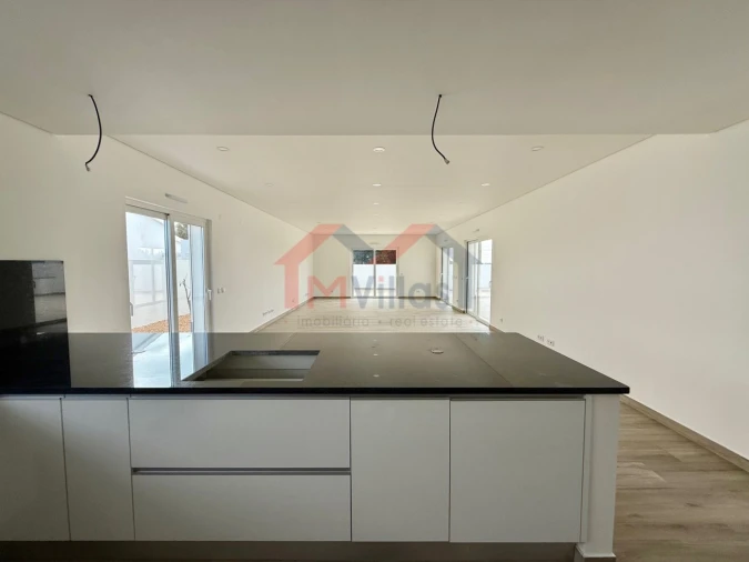 Moradia T4 para Venda em Altura Foto 7