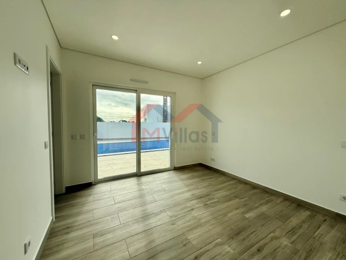 Moradia T4 para Venda em Altura Foto 12