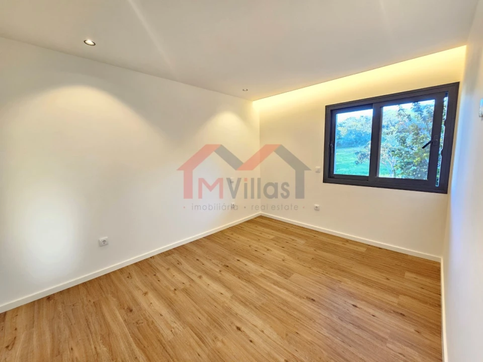 Moradia T3 para Venda em Loule (São Sebastião) Foto 10