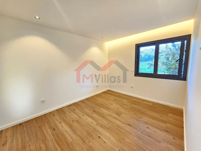 Moradia T3 para Venda em Loule (São Sebastião) Foto 10