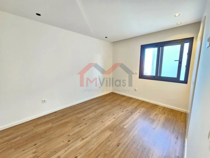 Moradia T3 para Venda em Loule (São Sebastião) Foto 12