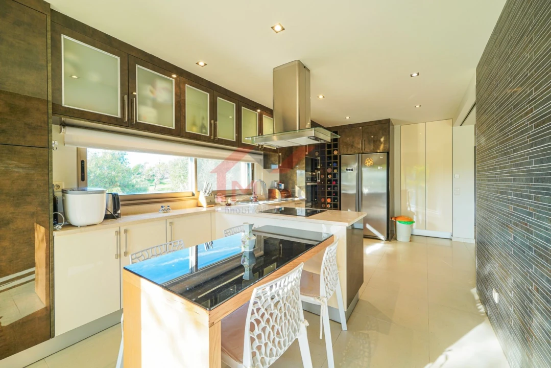 Moradia T5 para Venda em Guia Foto 9