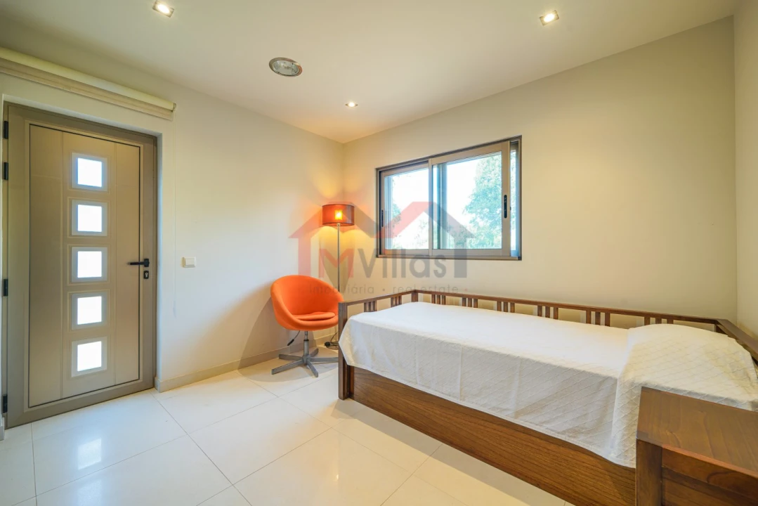 Moradia T5 para Venda em Guia Foto 15