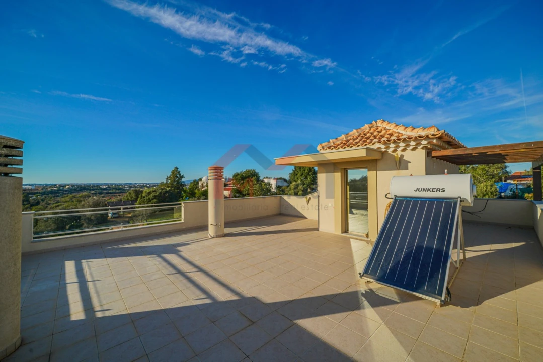 Moradia T5 para Venda em Guia Foto 34