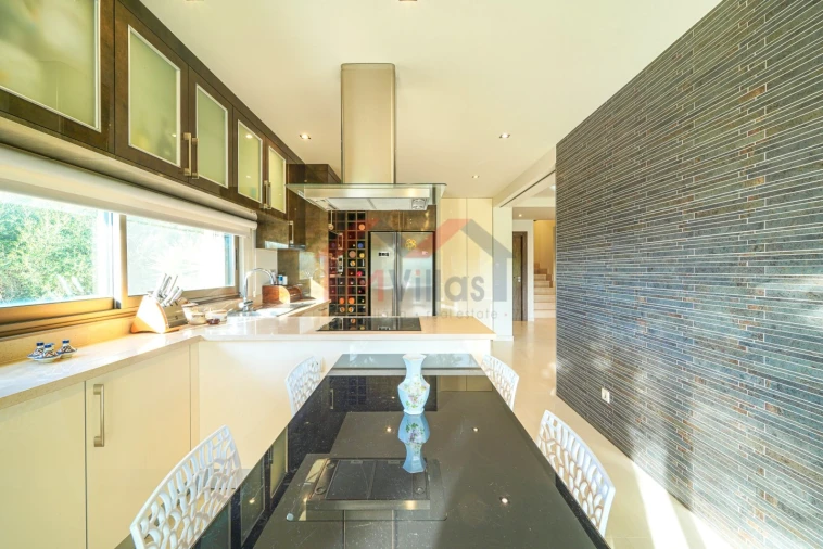 Moradia T5 para Venda em Guia Foto 10