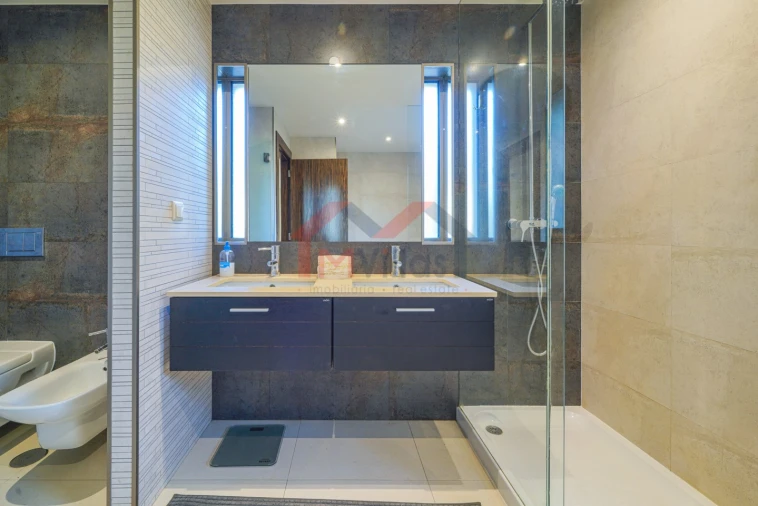 Moradia T5 para Venda em Guia Foto 23