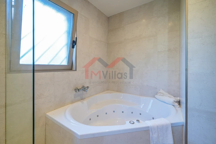 Moradia T5 para Venda em Guia Foto 24