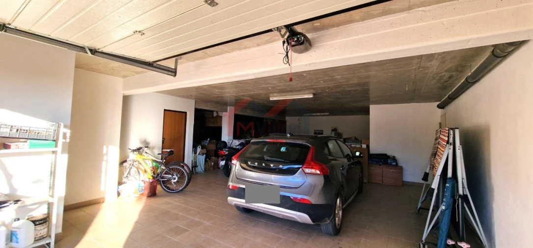 Moradia T5 para Venda em Guia Foto 33