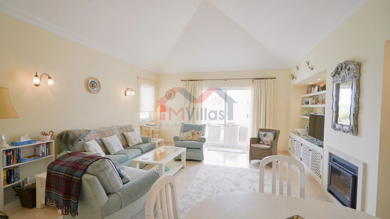 Apartamento T2 para Venda em Almancil Foto 3