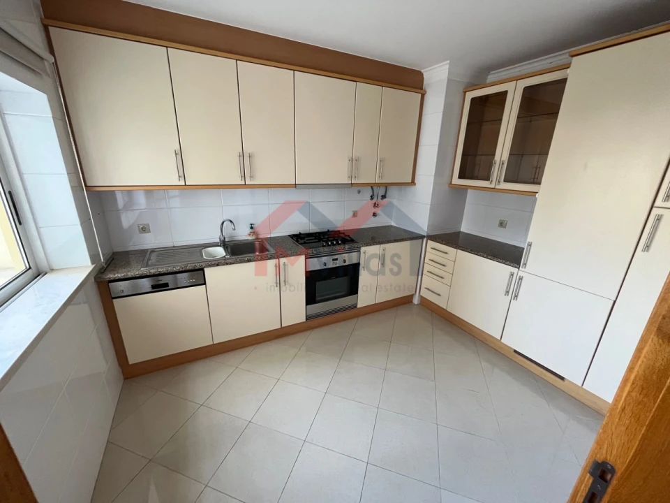 Apartamento T3 para Venda em Quarteira Foto 5