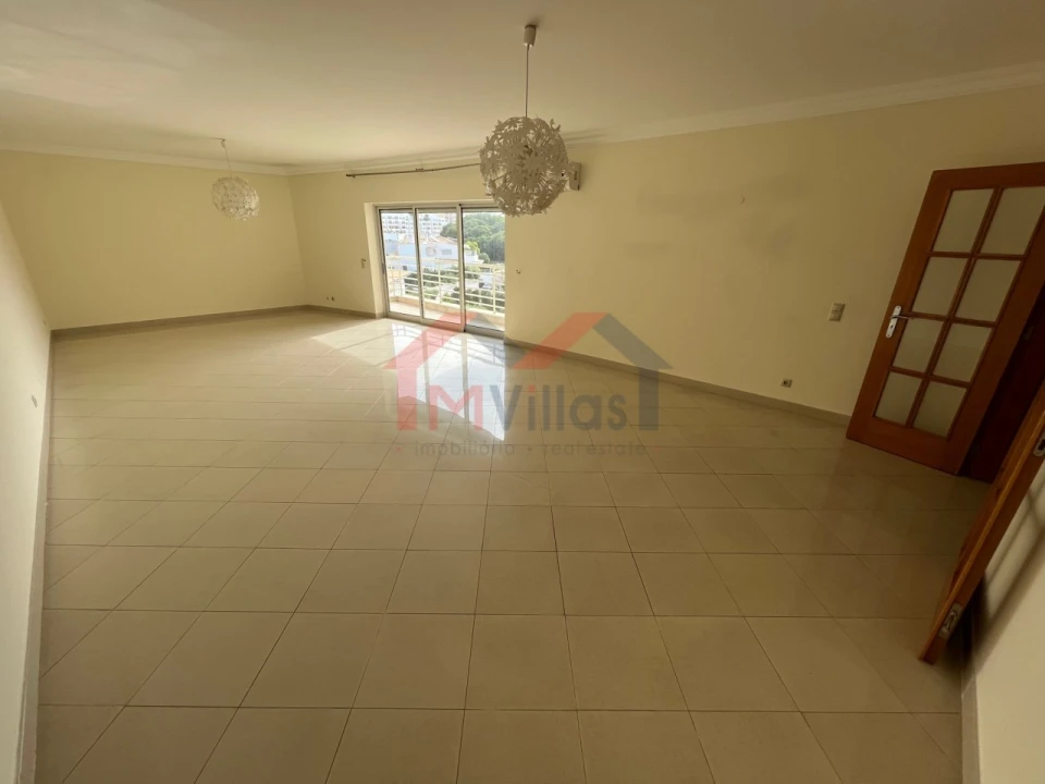 Apartamento T3 para Venda em Quarteira Foto 4