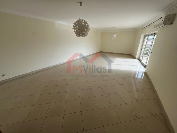 Apartamento T3 para Venda em Quarteira Foto 3