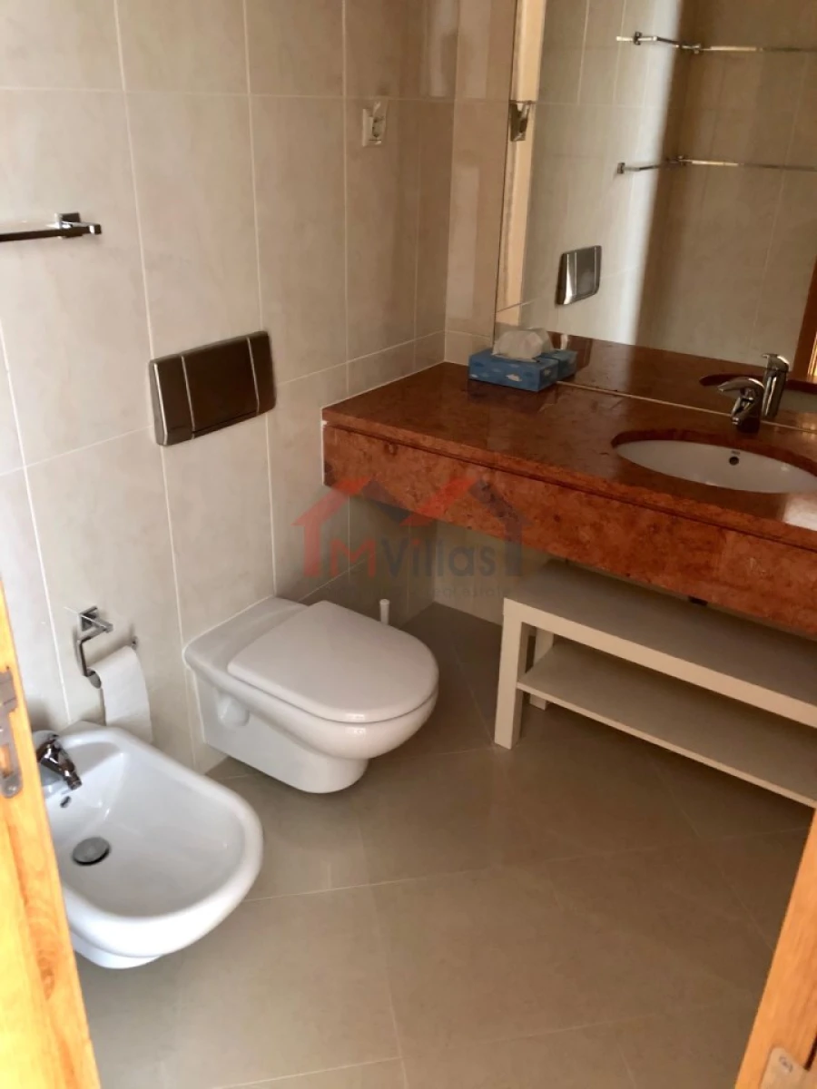 Apartamento T3 para Venda em Quarteira Foto 9
