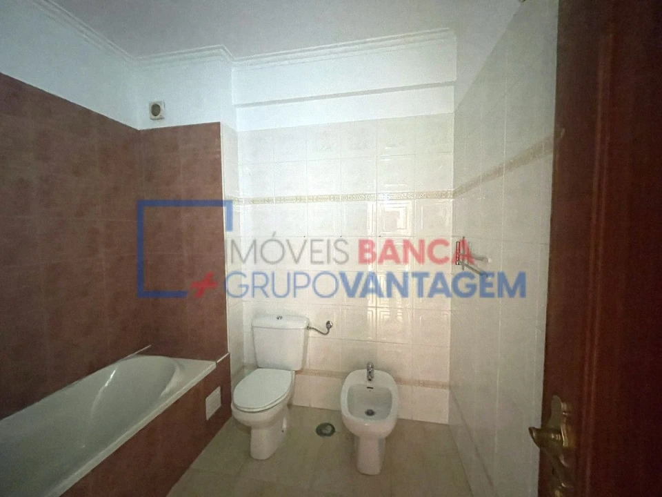 Apartamento T3 para Venda em Seixal, Arrentela e Aldeia de Paio Pires Foto 24