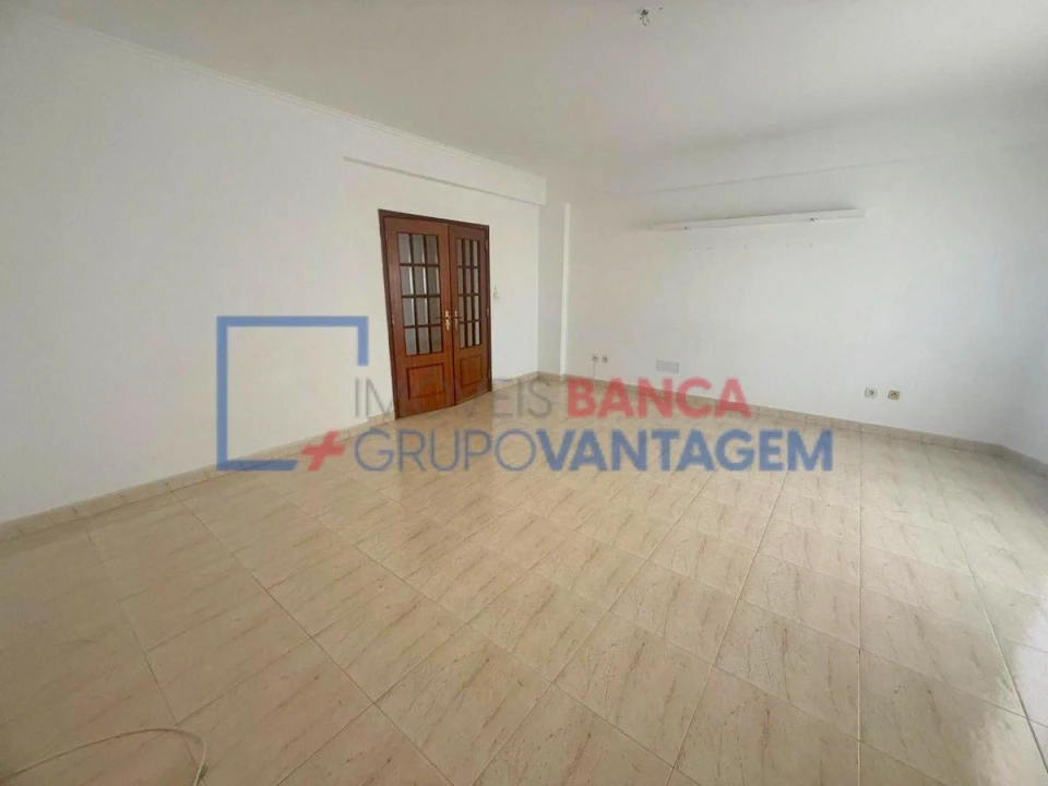 Apartamento T3 para Venda em Seixal, Arrentela e Aldeia de Paio Pires Foto 6