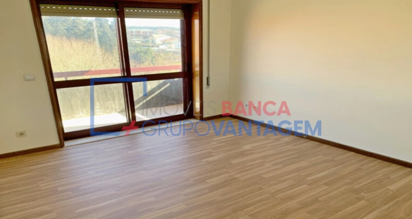 Apartamento T2 para Venda em Moreira Foto 3