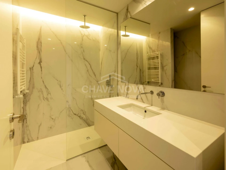 Apartamento T3 para Venda em Lordelo do Ouro e Massarelos Foto 14