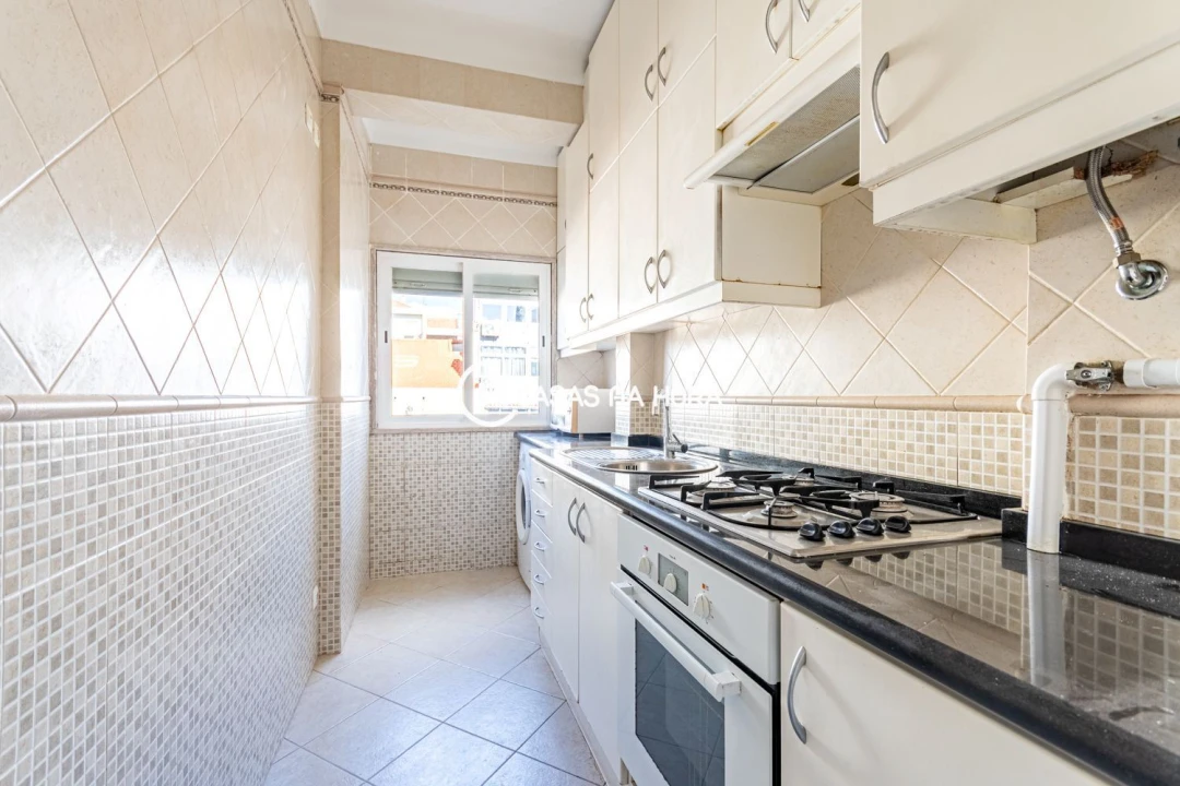 Apartamento T1 para Arrendamento em Algés, Linda-A-Velha e Cruz Quebrada-Dafundo Foto 14