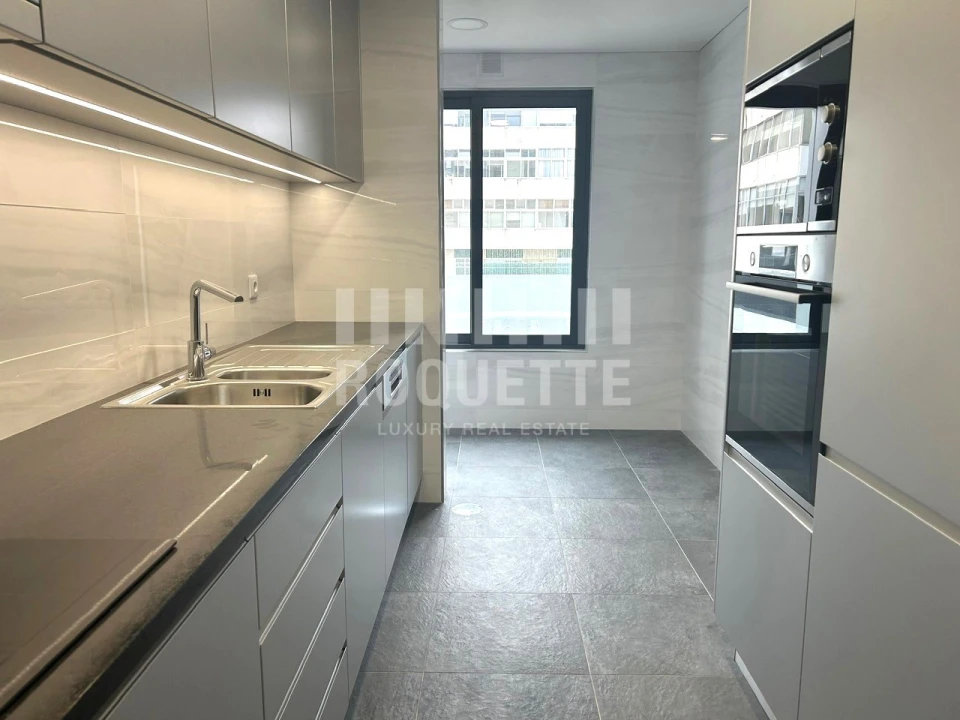 Apartamento T3 para Venda em Cedofeita, Santo Ildefonso, Sé, Miragaia, São Nicolau e Vitória Foto 4