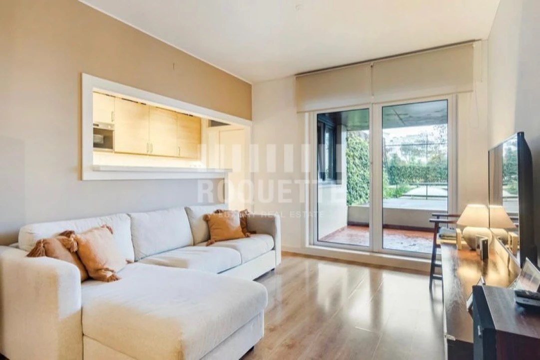 Apartamento T2 para Venda em Aldoar, Foz do Douro e Nevogilde Foto 1