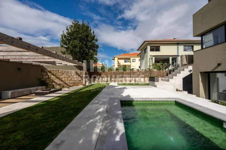 Moradia T4 para Venda em Aldoar, Foz do Douro e Nevogilde Foto 1