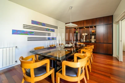 Apartamento T4 para Venda em Aldoar, Foz do Douro e Nevogilde