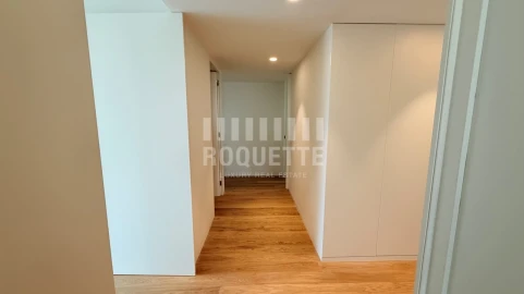 Apartamento T4 para Venda em Aldoar, Foz do Douro e Nevogilde