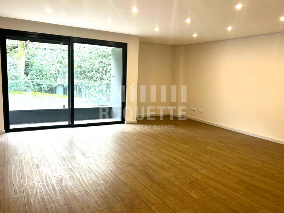 Apartamento T3 para Venda em Cedofeita, Santo Ildefonso, Sé, Miragaia, São Nicolau e Vitória Foto 2