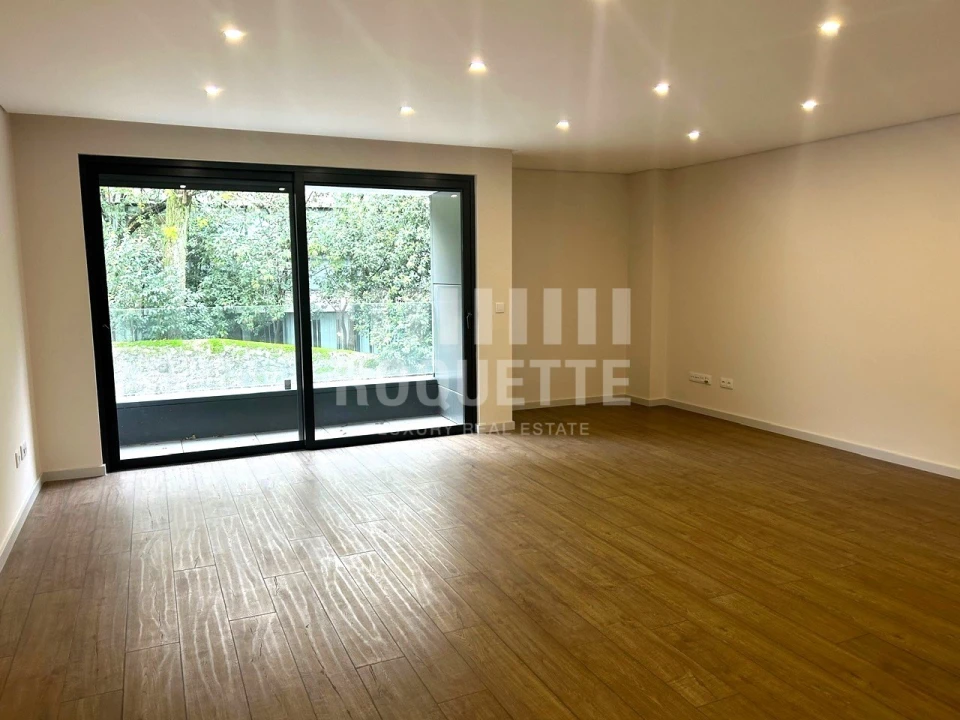 Apartamento T3 para Venda em Cedofeita, Santo Ildefonso, Sé, Miragaia, São Nicolau e Vitória Foto 2