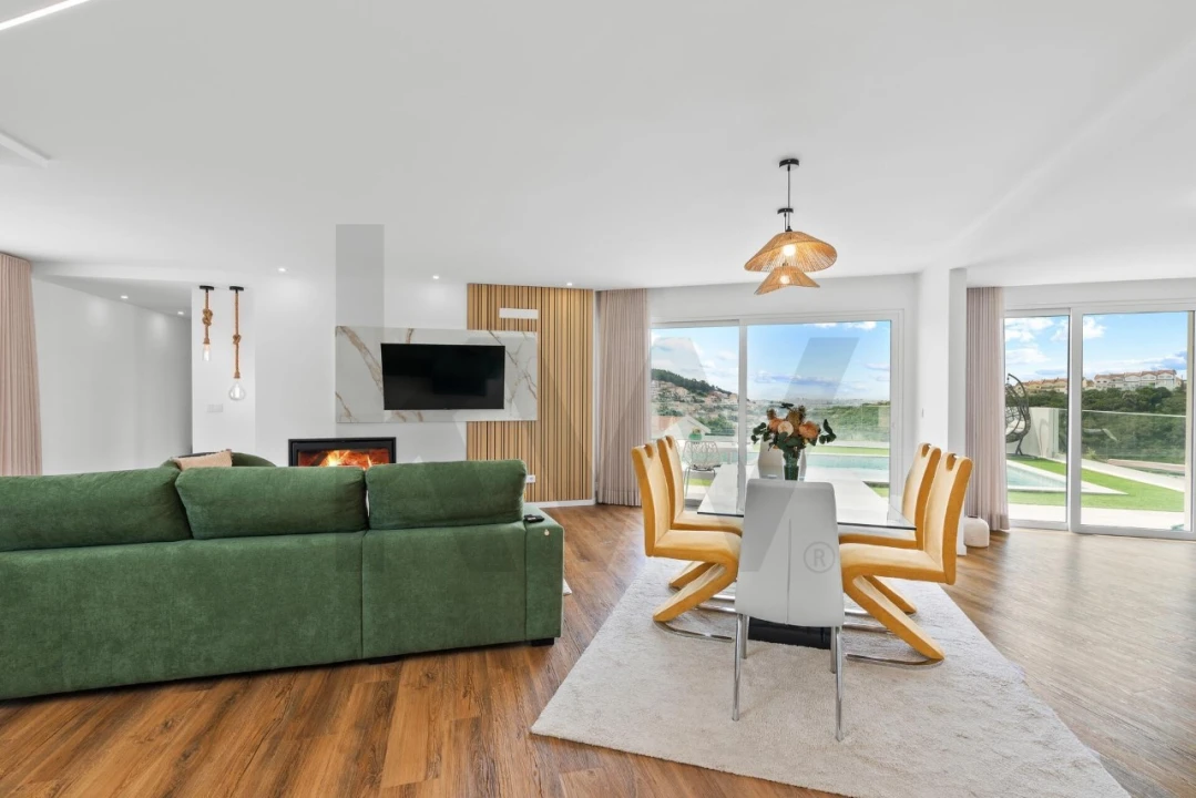 Moradia T4 para Venda em Ramada e Caneças Foto 3