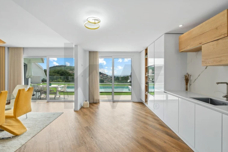 Moradia T4 para Venda em Ramada e Caneças Foto 10