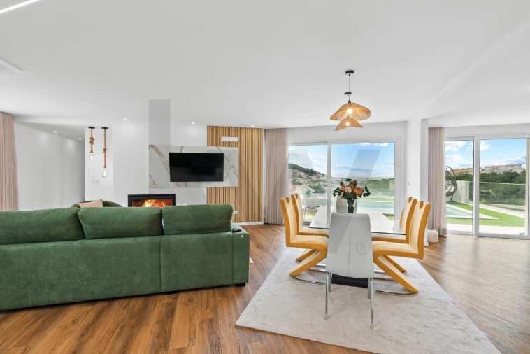 Moradia T4 para Venda em Ramada e Caneças Foto 3