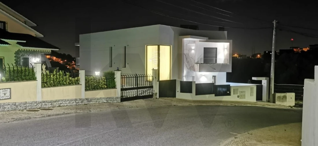 Moradia T4 para Venda em Ramada e Caneças Foto 22