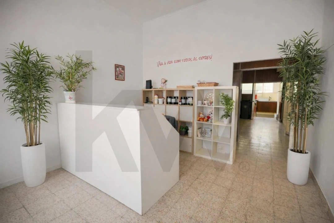 Loja para Venda em Campo de Ourique Foto 1