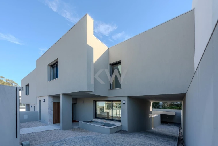 Moradia T3 para Venda em Barcarena Foto 2