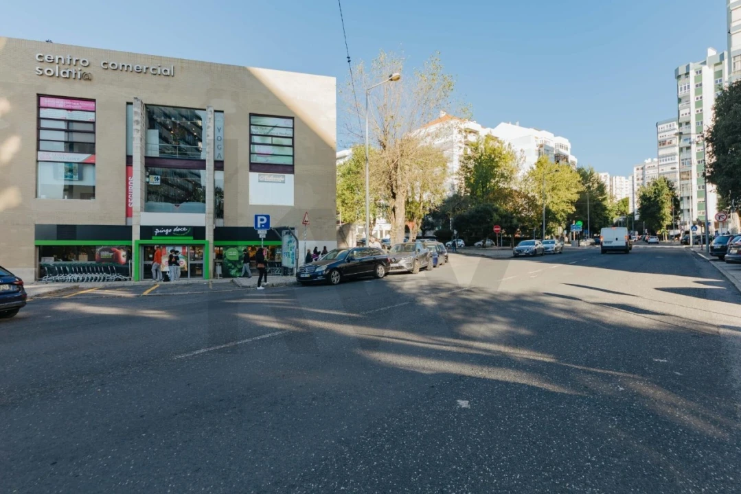 Apartamento T2 para Venda em Carnaxide e Queijas Foto 17