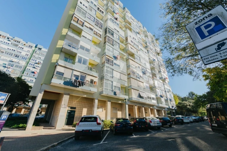 Apartamento T2 para Venda em Carnaxide e Queijas Foto 15