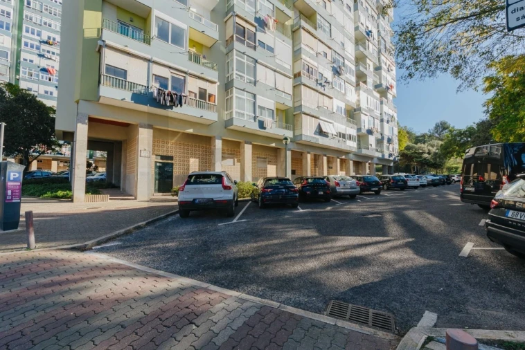 Apartamento T2 para Venda em Carnaxide e Queijas Foto 16