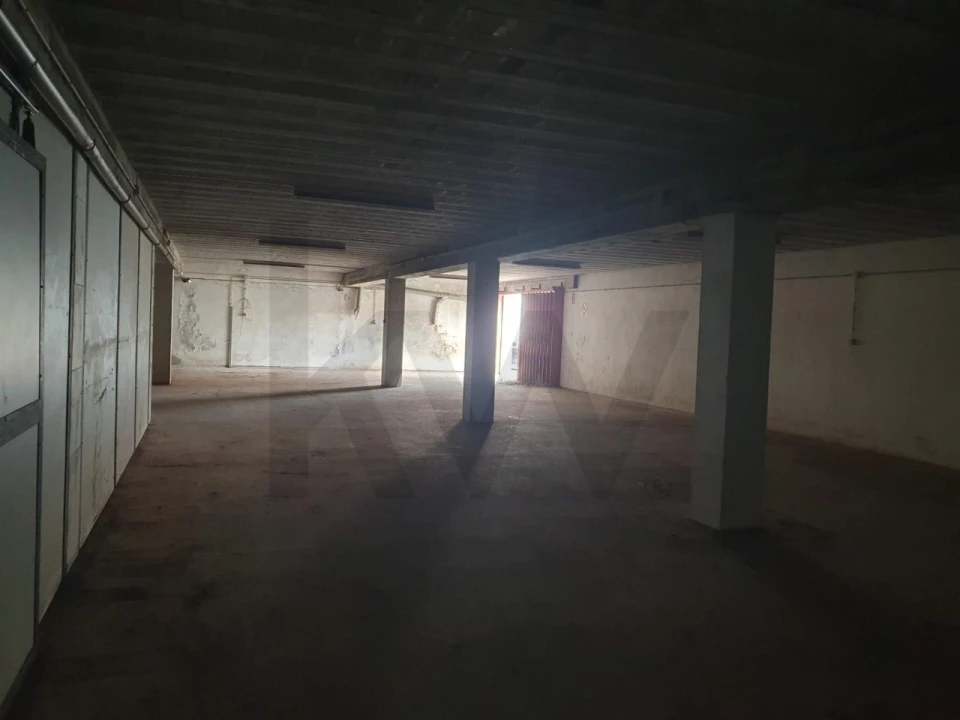 Armazém para Venda em Juncal Foto 6